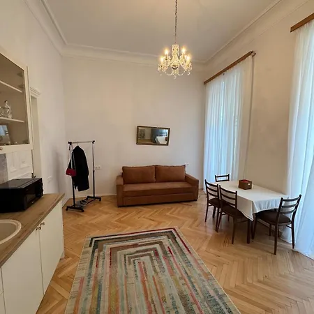 Cozy Apartment In Old Town Tbilisi Exterior photo