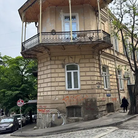 Cozy Apartment In Old Town Tbilisi Exterior photo