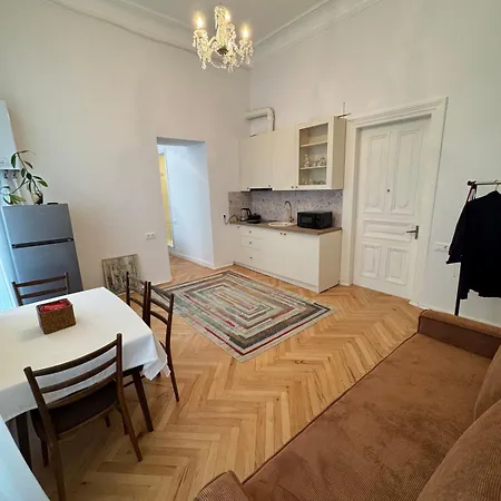 Cozy Apartment In Old Town Tbilisi Exterior photo